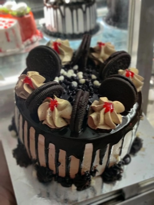 Chocolate Oreo cake uploaded by business on 5/1/2023
