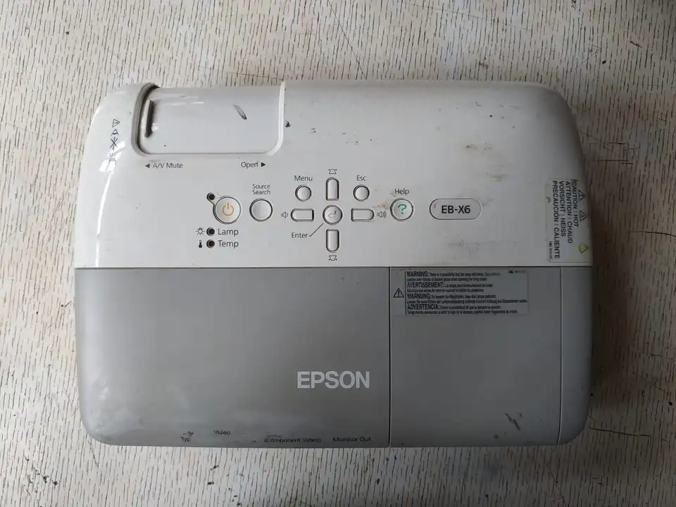 Used Projector Epson Working condition.  uploaded by Global Telecom on 5/26/2024