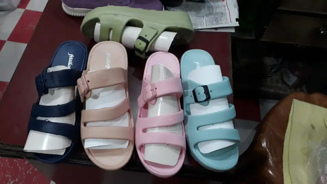 Ladies heel belt slipper 🥿 uploaded by Padangan shoe center on 5/30/2024