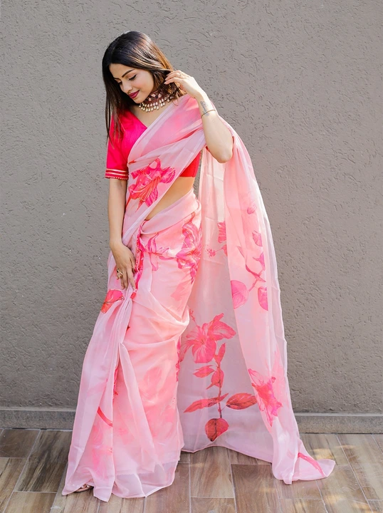 Sarees uploaded by Villa outfit on 5/4/2023
