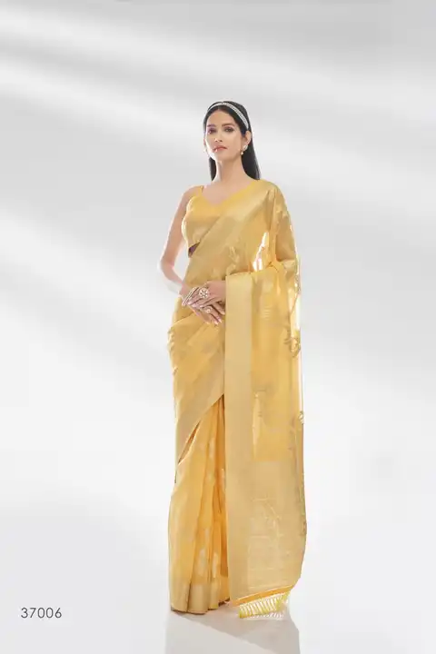 Saree uploaded by Taha fashion online store on 5/6/2023