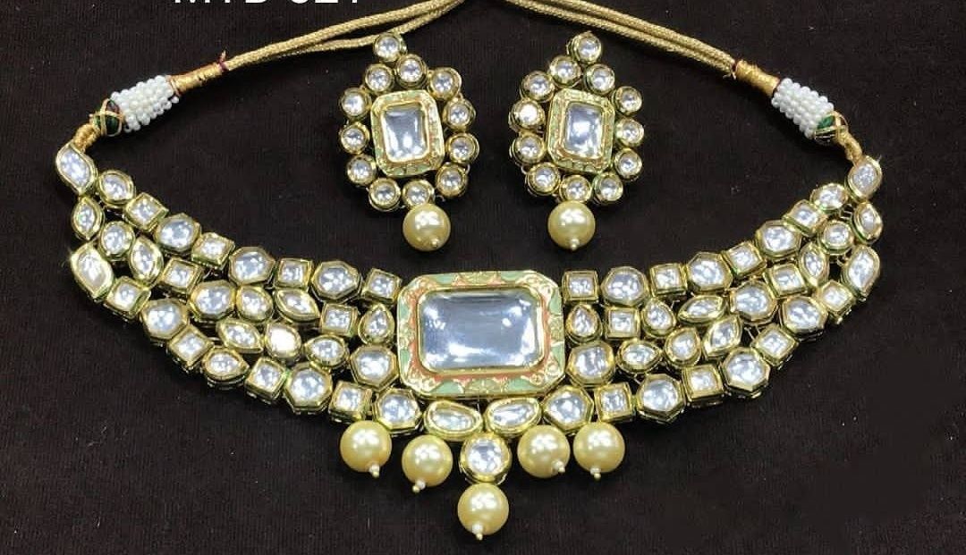 Post image Manufacturer of #kundan jewellery

Dm or whatsapp for order +918080595267