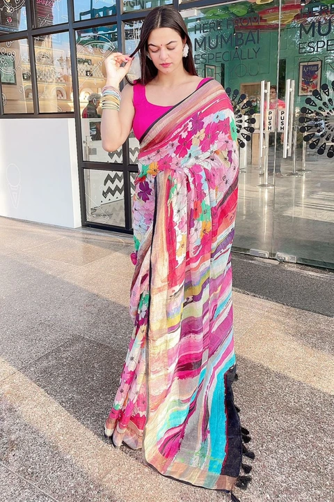 Post image *SAURYA LIFE STYLE* 

*Fabric* - Linen 

*Work* - Digital Print.

*Saree length* -  5.50 Meter 

*Blouse Fabric*  -  Heavy ultra satin unstitched 

*Rate - 550/-*❤️

*Dont compare our quality with others*

*Single and multiples*
*Catlogue no HN5501051AVD*