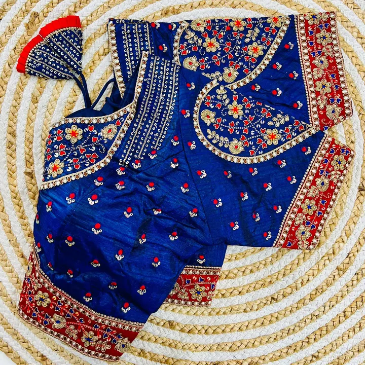 Post image I want 1-10 pieces of Saree at a total order value of 1000. Please send me price if you have this available.
