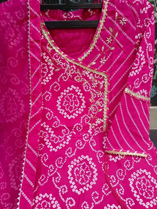 Mi bhandhej kurti with paint and dupptta  uploaded by Jagdamba creations on 5/9/2023