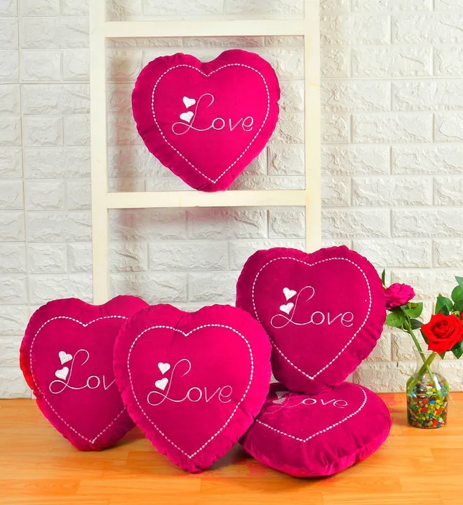 EMBOIDARY 5 PC SET LOVE CUSHION WITH FILLER. uploaded by ONLINE VONLINE on 5/10/2023
