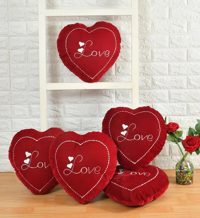 EMBOIDARY 5 PC SET LOVE CUSHION WITH FILLER. uploaded by ONLINE VONLINE on 5/10/2023