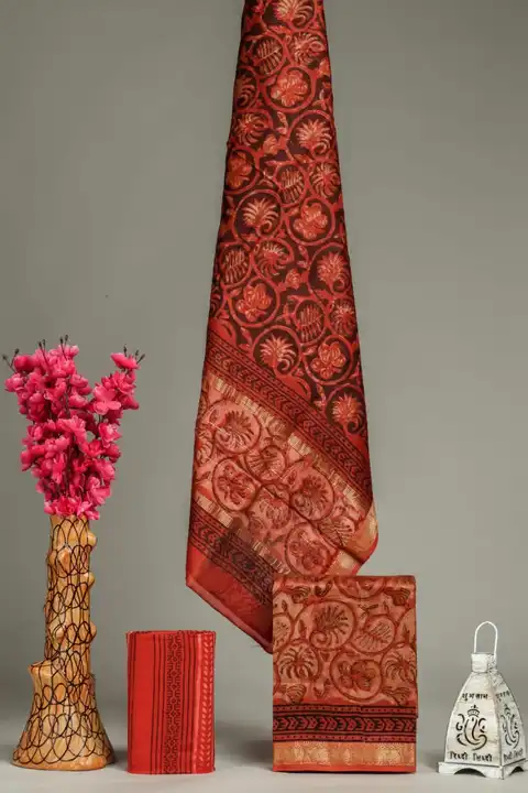 Exclusive New Hand block printed Maheshwari Silk zari border Suits Pieces👌👌

Top nd dupttas Mahesh uploaded by Srhi Goga Ji Maharaj hand black print on 5/10/2023