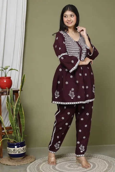 *Super Hit Design*
💃 *Pure cotton 60-60 fabric 2 pcs Co-ord set with computer embroidery*💃💃
⭐Size uploaded by Srhi Goga Ji Maharaj hand black print on 5/11/2023