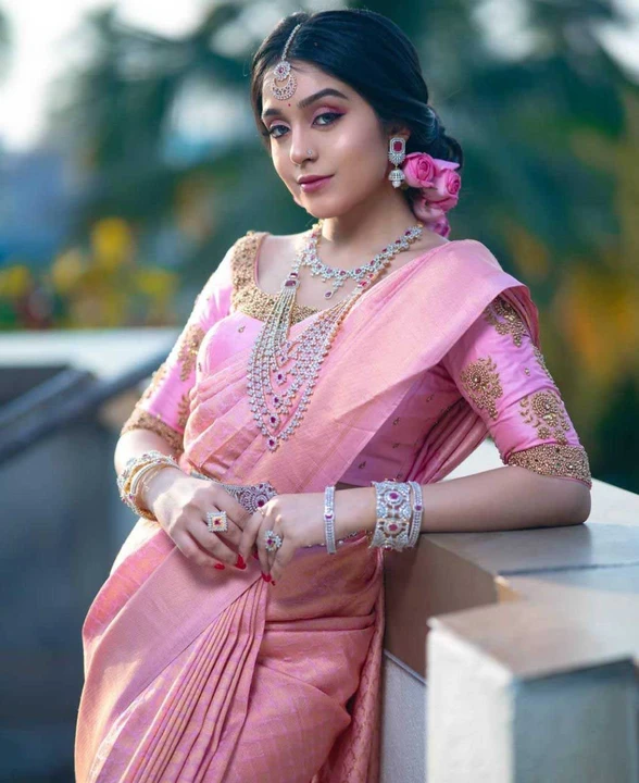 Banarasi silk saree with blouse uploaded by Arti//fashion  on 5/11/2023