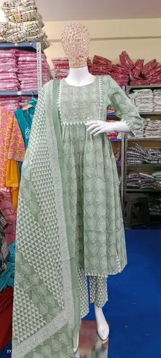 M/38 to XXL/44,Reyon  Nayracut kurti with pant with  malmal duppatta . uploaded by Online Ladies Dresses on 5/14/2023
