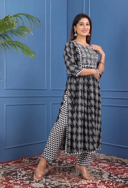 M/38 to XXL/44,Reyon  Nayracut kurti with pant with  malmal duppatta . uploaded by Online Ladies Dresses on 5/14/2023