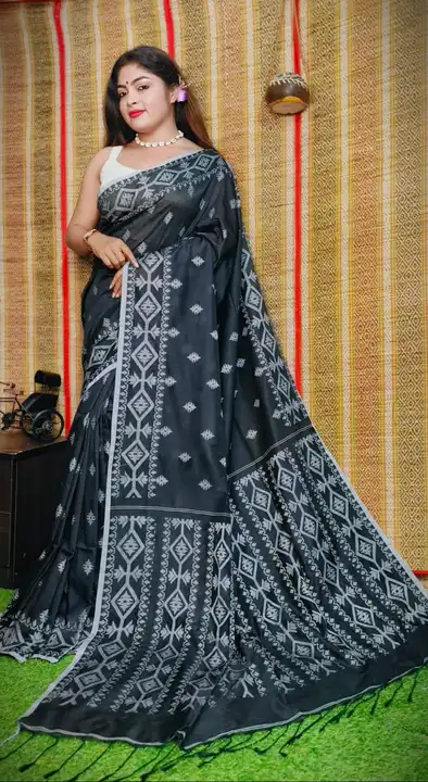 Khade cotton saree
all colors available
best quality
 uploaded by TR-E Shopping on 5/15/2023
