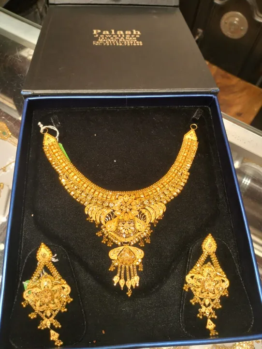 Post image I want 11-50 pieces of Gold Necklaces at a total order value of 50000. Please send me price if you have this available.