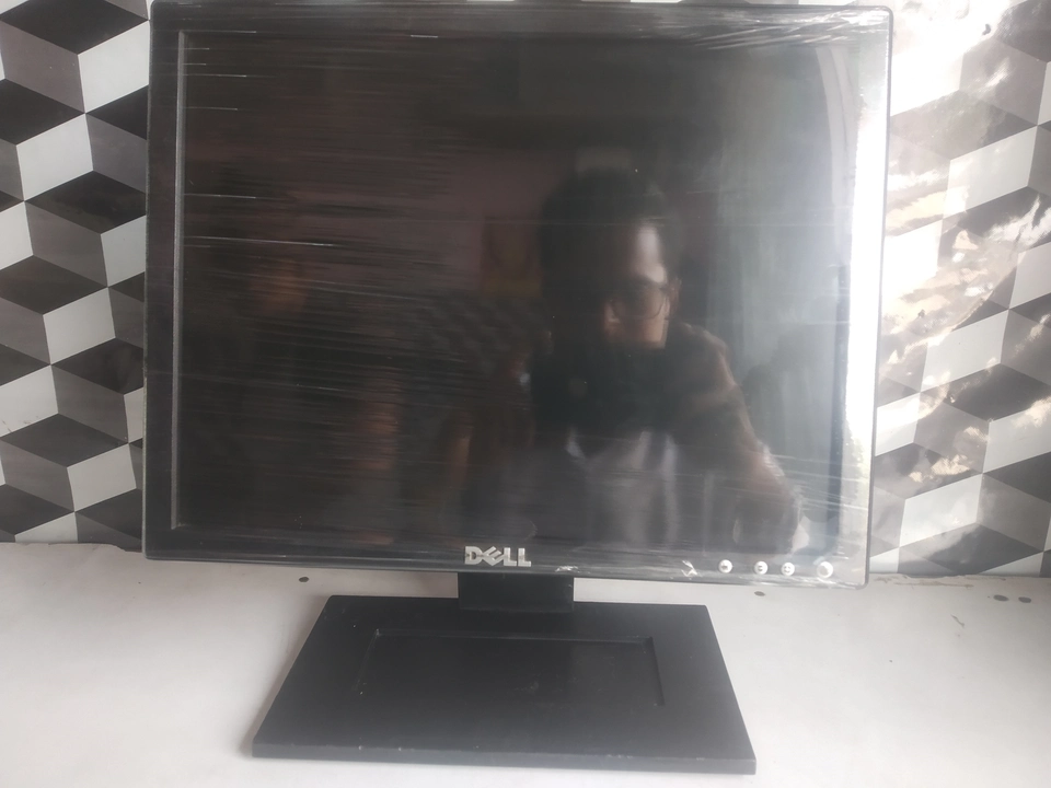 Dell 15 inch LCD/LED uploaded by business on 5/15/2023