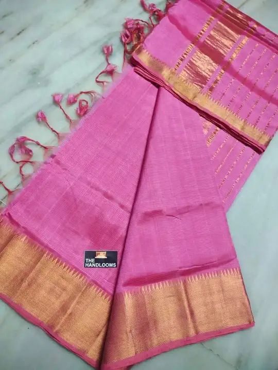 Post image 🥻Mangalagiri Soft Silk saree with weaving Copper Border

👉🏻Length

Saree 5.5 meter
Blouse 1 meter
