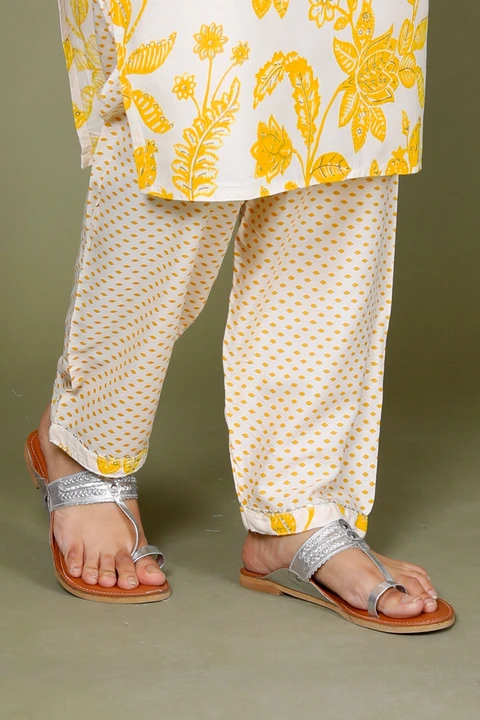 M to XXL, procin print  REYON fabric kurta pant with duppatta*

Fabric:-reyon 
*work embroidery work uploaded by Online Ladies Dresses on 5/17/2023