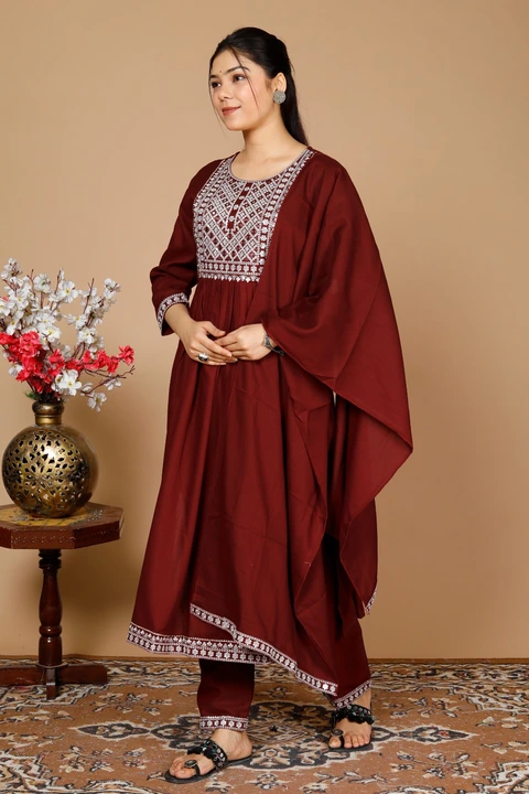 M to XXL, naira cut Kurti With pent Set with heavy embroidery work with rayon duppatta 

*Kurti+pent uploaded by Online Ladies Dresses on 5/17/2023