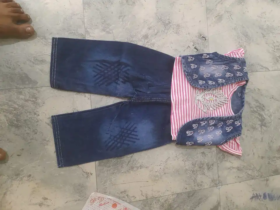 KIDS WEAR LOT
QUANTITY 800 PC
RATE 60RS PP
BROKRAGE 5 RS PP
LOCATION DON'T ASK
ALL IS POLY PACK
AGE  uploaded by Chakola fashion on 5/17/2023