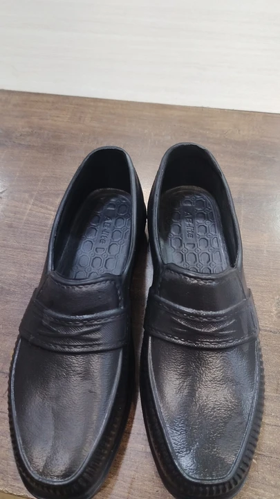 Bond shoes  uploaded by business on 5/18/2023