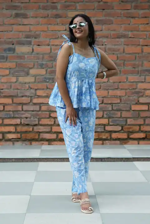 *This co-ord set of 2 includes a top & flared bell pants*
*Top is sleeveless with tie ons*
*Pants  uploaded by Shree Hand Printed Industries on 5/18/2023