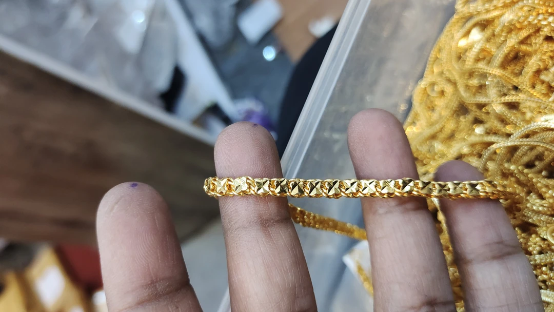 Chains uploaded by Mehreen jewelry on 5/20/2023