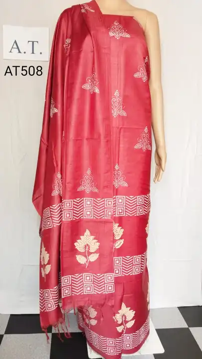 Katan salab silk suit material.

Hand block print.

Top, bottom and dupatta.

Free size.
 uploaded by IndianTrends on 5/20/2023