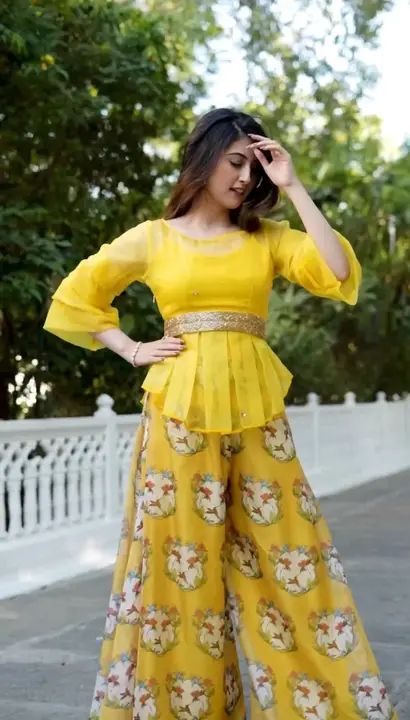 Post image 👗Party wear look sarara per👗
*💗pc series now 💗*
*💗 Banzara Fashion ❤️
*pc-215*
👉👗💥*Launching New Đěsigner Party Wear Look sarara per 1-Colour*💥👗👌

🧵 *Fabric Detail* 🧵

👗 * Fabric* : heavy organza with digital print work 
*kamar belt*
👗 *Inner* : Micro Cotton
*Size*XL- upto xxl margin
*Full stitched*
Packing details
*top*
* blouse*
*sarara*
*kamar belt*
*total 4-pis. Set *
⚖️ *Weight*    :750g 


💕*One Level Up*💕
👌*A one Quality *👌