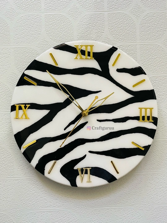 Giraffe wall clock | Resin clock | Clocks | Wall clocks  uploaded by Craftguru on 5/30/2024