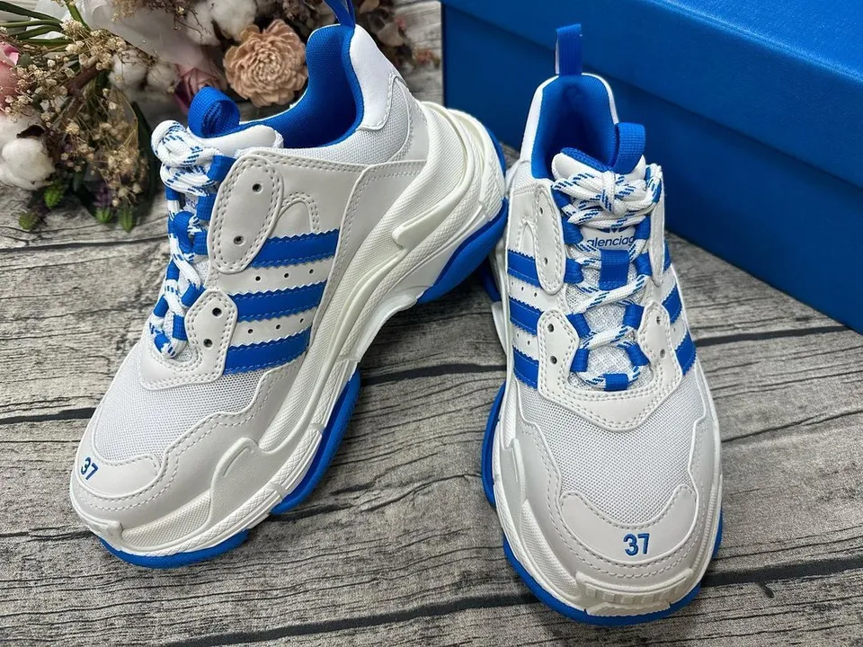 Adidas uploaded by Brand surplus on 5/22/2023