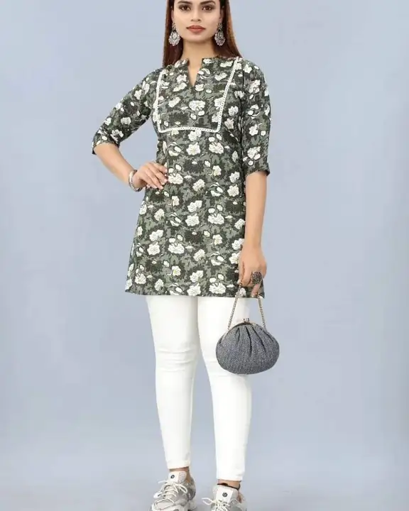 COTTON SHORT KURTI

-FABRIC: Ruby cotton

-SIZE :S-36,M-38,L-40,XL-42

-LENGTH: 32 Inch

-Work: Lace uploaded by business on 5/22/2023