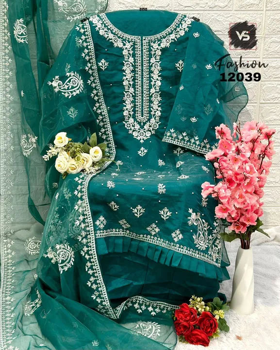 Pakistani suit  uploaded by Ayat collection on 5/23/2023