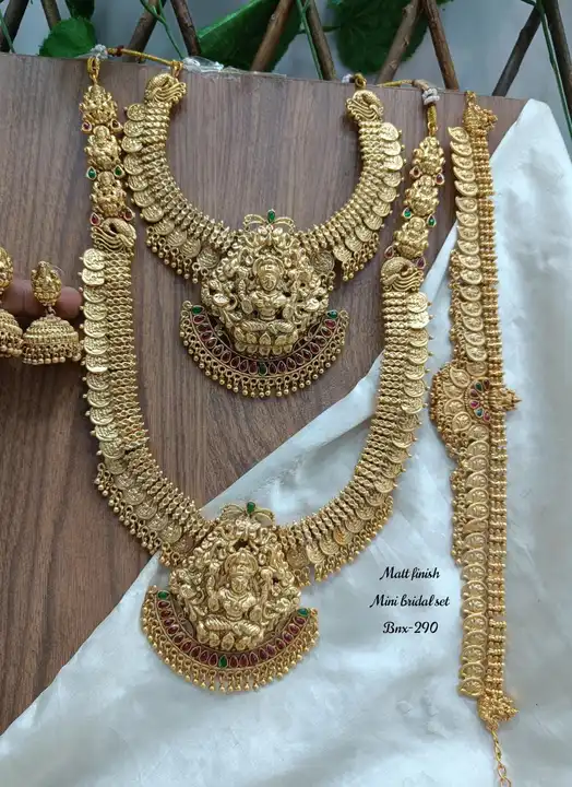 Fancy jewellery uploaded by ARHAM CLOTHING TRUE STONE JENS on 5/25/2023