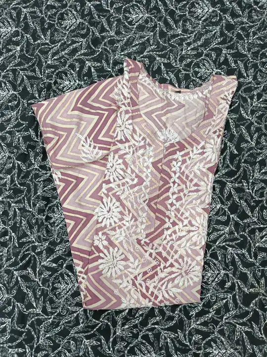 Kurti 
Fabric- marslin print
Size 38 to 46
Length- 47
Ghaas pathi work uploaded by business on 5/25/2023