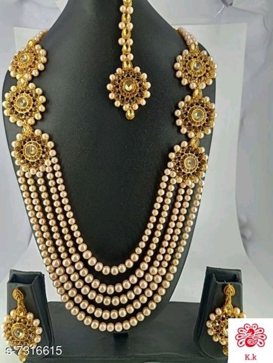 Beautiful jewellery set uploaded by business on 3/11/2021