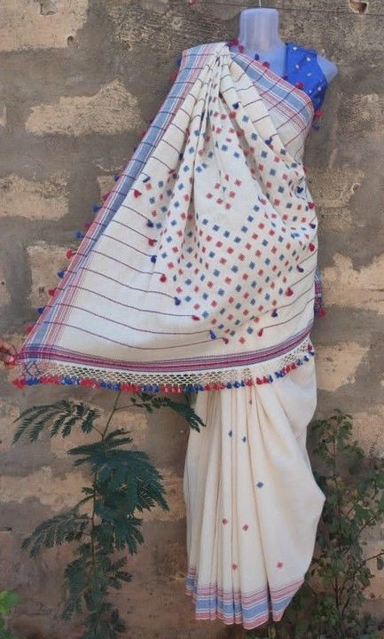 Post image Available Now Bhujodi Kala Cotton Saree In Pallu Motifs...
Length-6.5 Mtrs (Include 1 Mtr Blouse)
Weft-48.5 Inches
Material-Kala Cotton
.
.
.
#bhujodisaree #kalacotton