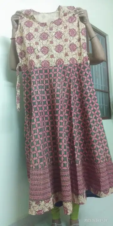 Post image I want 1-10 pieces of Gown at a total order value of 1000. I am looking for Need this cotton maxi gown 
10-20 pieces....
Any leads here. Please send me price if you have this available.