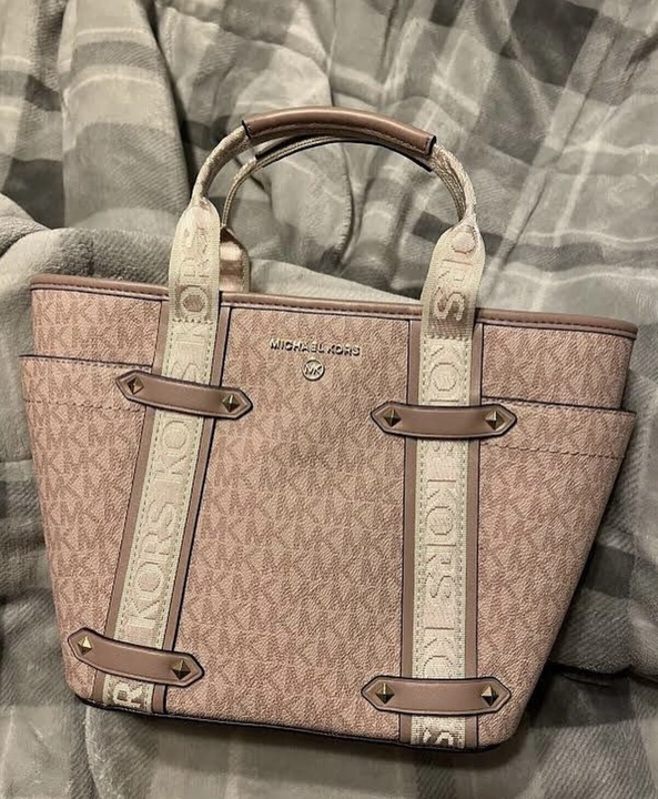 MICHAEL KORS MAEVE TOTE✨ uploaded by Mavenlicious Rebells on 5/27/2023