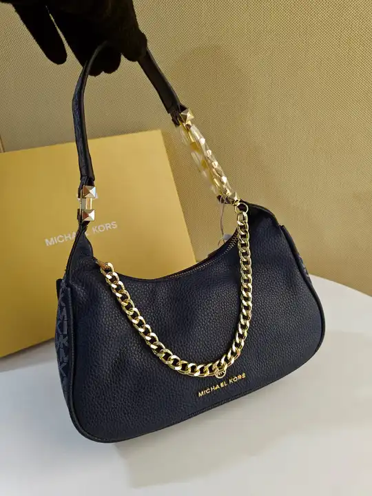 MICHAEL KORS PIPER uploaded by Mavenlicious Rebells on 5/27/2023