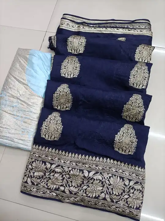 Super new design launch👉👉pure rasien banrshi dola silk fabric👉banrshi zari border👉banrshi havey  uploaded by Gotapatti manufacturer on 5/28/2023