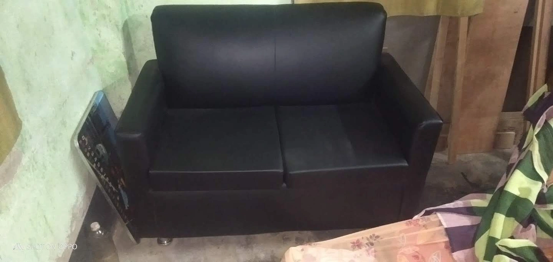 2 siter sofa  uploaded by business on 5/28/2023