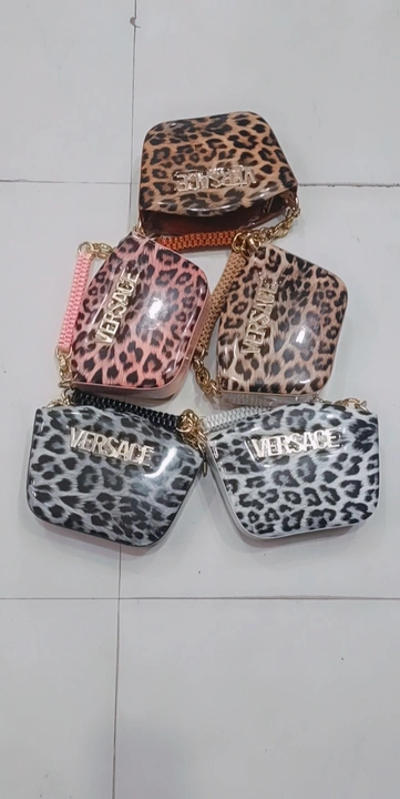 Selling side purse, Quality is 👌  uploaded by DIVYA FASHIONS on 5/29/2023