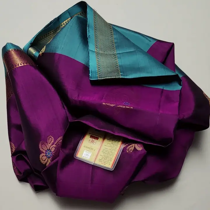 Pure handloom double warp kanchi silks

*100% double warp*

*1St quality silk and zari*

 uploaded by Fashion zone on 5/30/2023