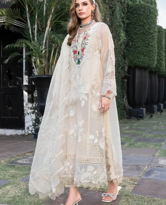 Maria B Lawn uploaded by Hasnain Collection on 5/30/2023