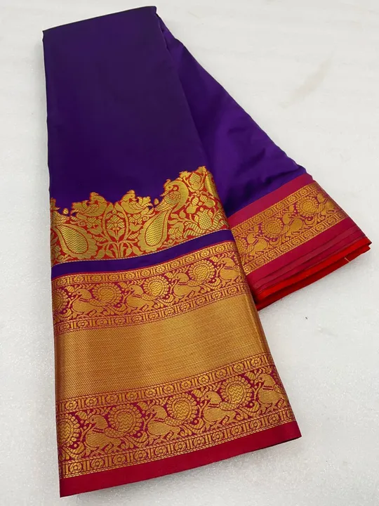 This Kanjivaram Narayanpeth saree is an absolute stunner! The intricate Mor designer border adds a t uploaded by Divya Fashion on 6/1/2023