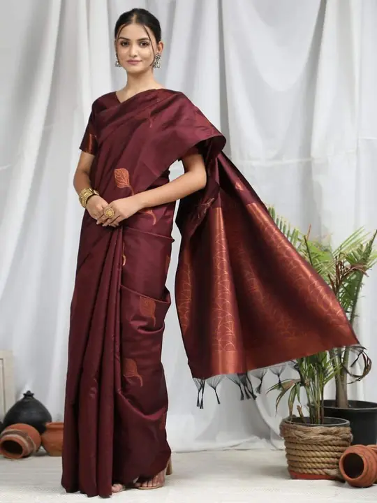 Premium saree sale 🤩 uploaded by Maa Karni Fashion on 6/2/2023
