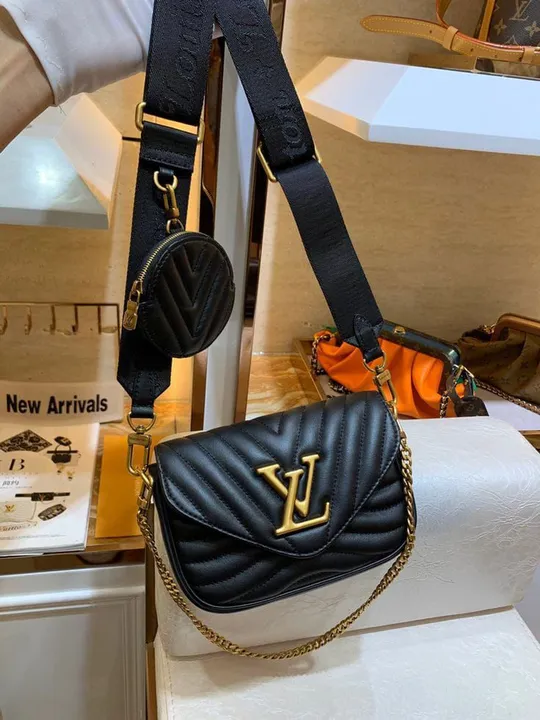 LOUIS VUITTON WAVE POCLOUIS VUITTON WAVE POCHETTE✨ uploaded by business on 6/2/2023