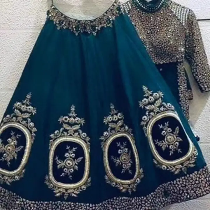 DESIGNER WEDDING WEAR JAPAN SATEEN HAND WORK LEHENGAS CHOLI WITH DUPATTA SET

#FABRIC DETAILS

👗LEH uploaded by A2z collection on 6/3/2023