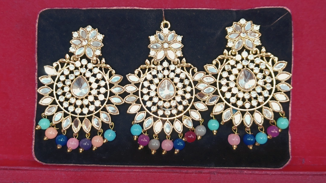 Maangtika with earrings kundan work uploaded by Krishna collection on 5/28/2024