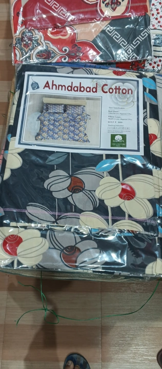 Double bed sheet with 2 pillow cover 100% pure cotton uploaded by Sumit Wholesale Trader on 6/5/2023